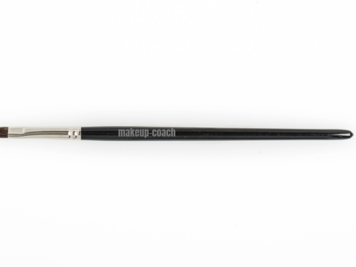 Kleiner kurzer Lidschattenpinsel oval für präzises Auftragen und Detailarbeit – makeup-coach