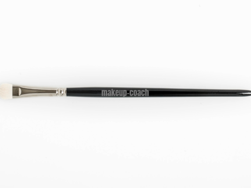 Ovaler Lidschattenpinsel weiss für präzises Auftragen – makeup-coach