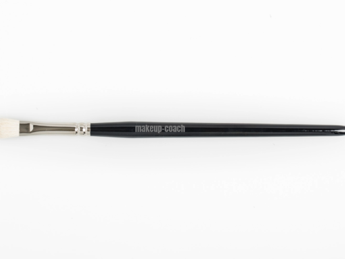 Ovaler Lidschattenpinsel mit weissem Ziegenhaar für präzises Verblenden – makeup-coach