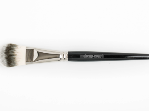 Ovaler Make-up Pinsel für Primer und Creme mit dichtem Kunsthaar – makeup-coach
