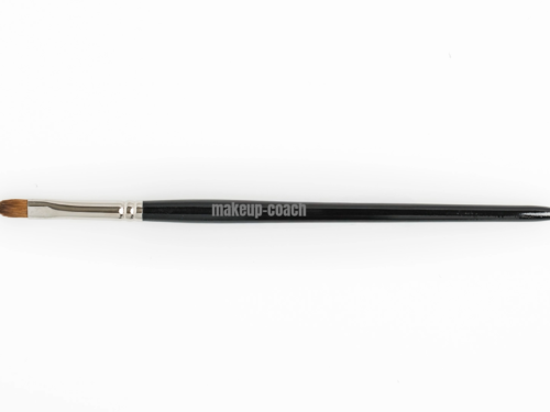 Kleiner ovaler Lidschattenpinsel braun für präzises Auftragen und Detailarbeit – makeup-coach