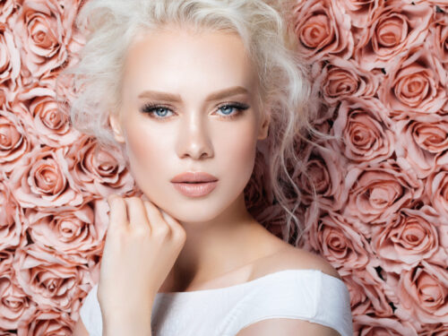 Nude Braut-Make-up mit Glow-Effekt – zarter Hochzeitslook aus dem Nude & Bridal Coaching von MIA. Make-up Coach