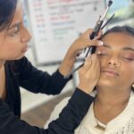 Make-up Coaching in Zürich – präzises Make-up Training mit professionellen Pinseln.