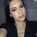 Glamouröses Make-up mit definierten Augenbrauen, Soft Glam Look und Nude Lippen – professionelles Beauty Make-up